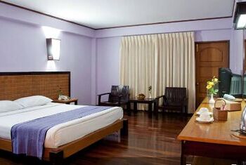 Hotel Zwe Ka Bin bedroom