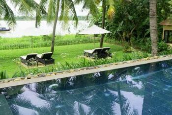 Vinh Hung Resort Pool