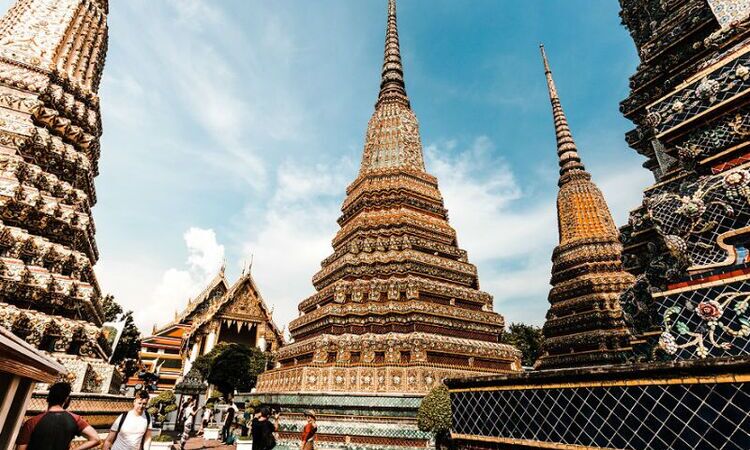 Dos and Don’ts When Visiting a Buddhist Temple in Thailand