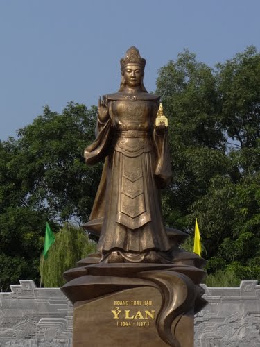 y-lan statue-vietnam