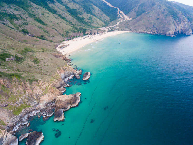 With a coastline of 3,260 km, Vietnam boasts beautiful sandy beaches
